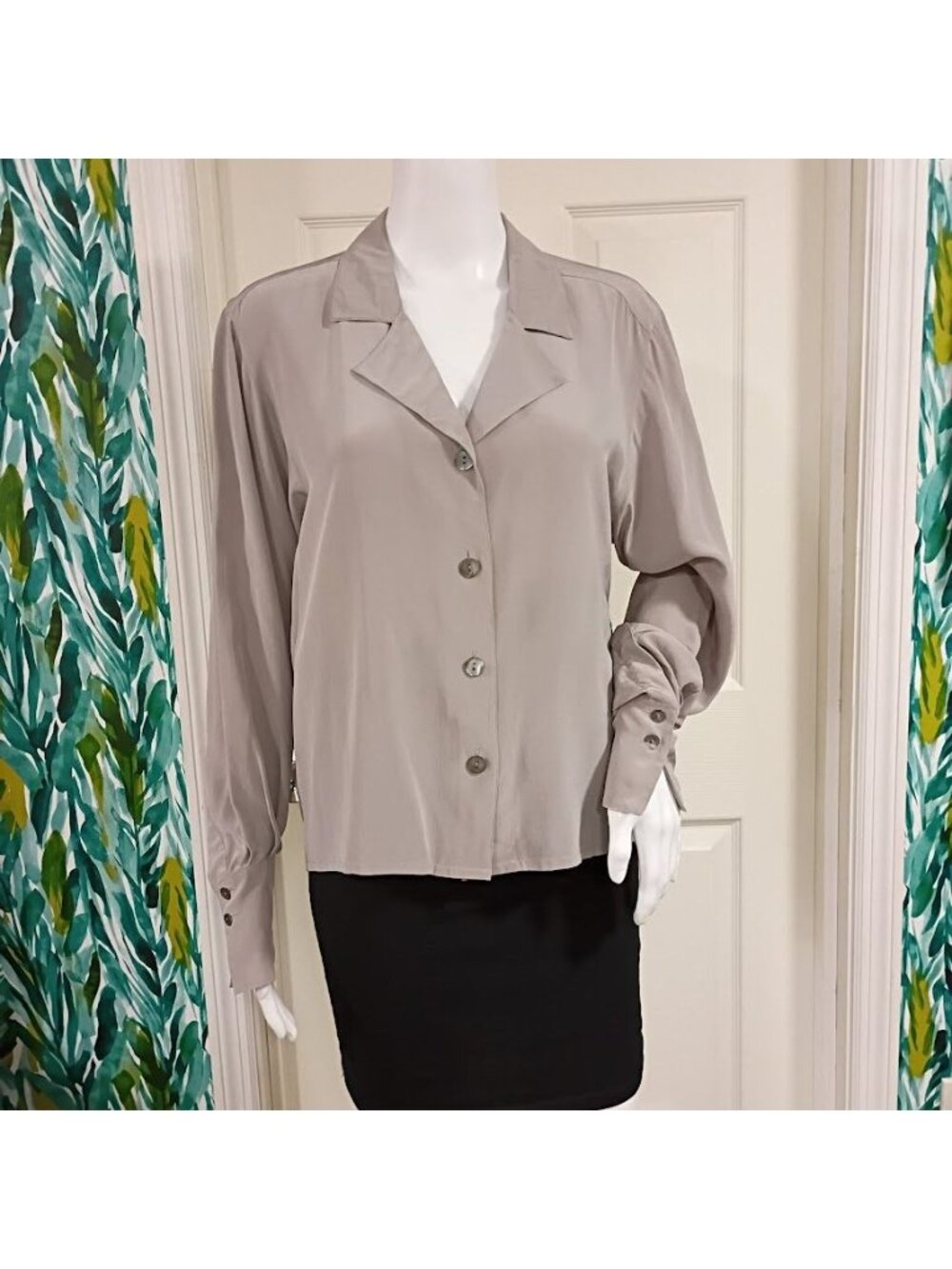 Jaeger Silk Button-Up Blouse Gray M Cropped  Vintage Pre-Owned - Picture 8 of 14